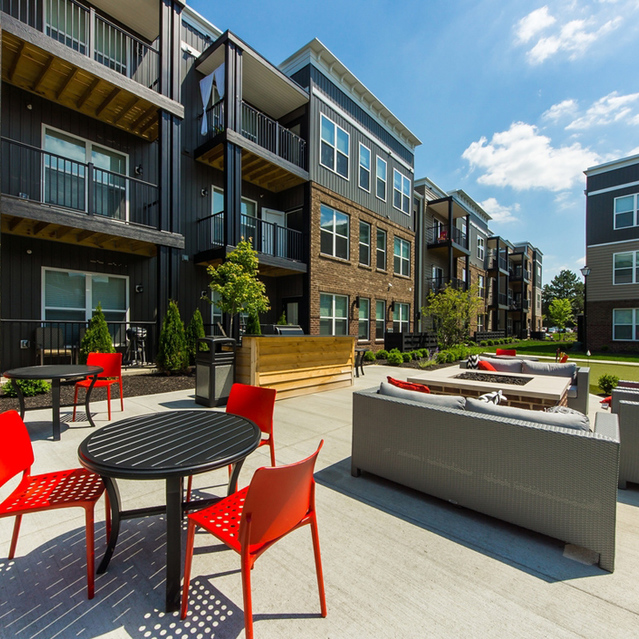 Stafford House - Outdoor Lounge with Gas Grill and Firepit