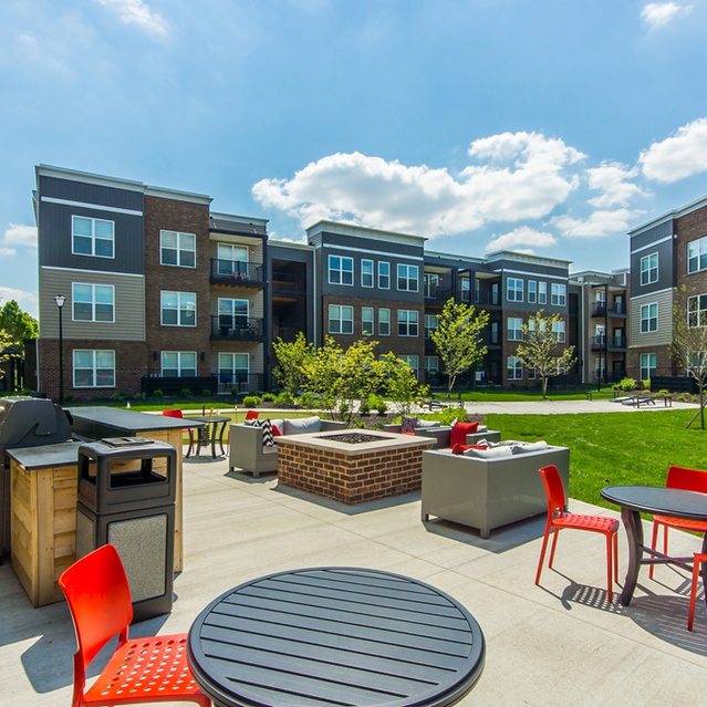 Stafford House - Outdoor Lounge with Gas Grill and Firepit